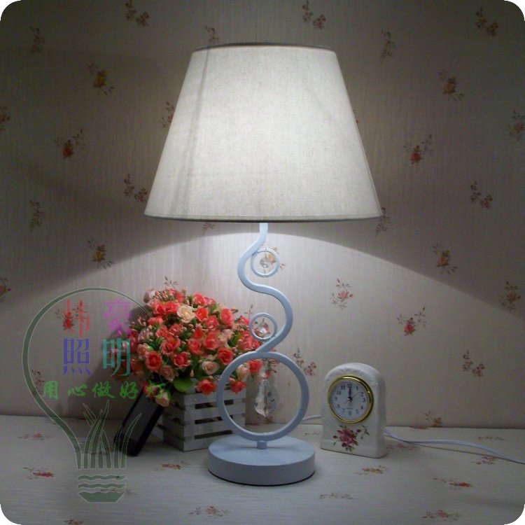 包邮蕾丝台灯田园布艺卧室床头灯创意现代台灯调光欧式台灯
