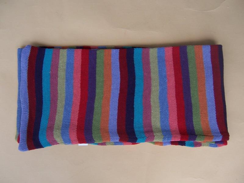 腈纶纱彩虹条纹围巾