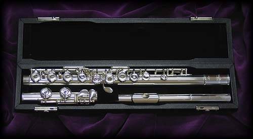 PEARL_Flute_-_505_RCE_-Open_Holes-Brand_NEW.jpg