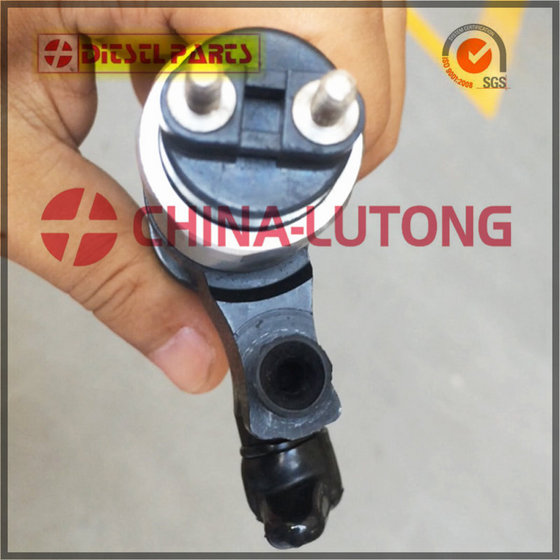 Common Rail Injector 095000-5471 for  Isuzu 6HK1 6HK1 Tier   8973297035  image 2