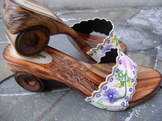 Bali_Handmade_Sandals_with_Unique_Wooden_Soles.jpg