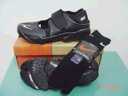 NIKE RIFT