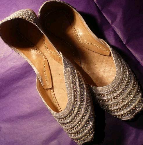 Indian_Traditional_Beaded_Ladies_Leather_Shoes_Khussa.jpg