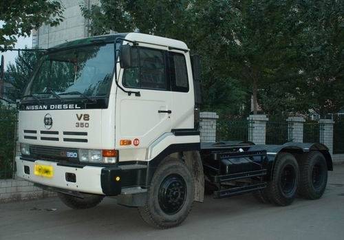 Used nissan tractor truck #1