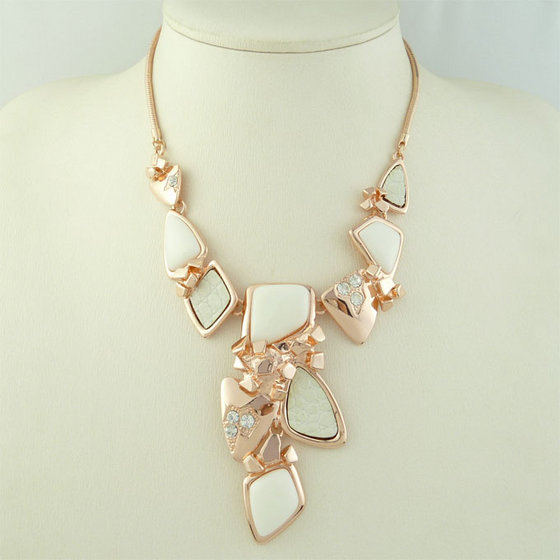 Chunky Rose Gold White Resin Choker Alloy Necklace