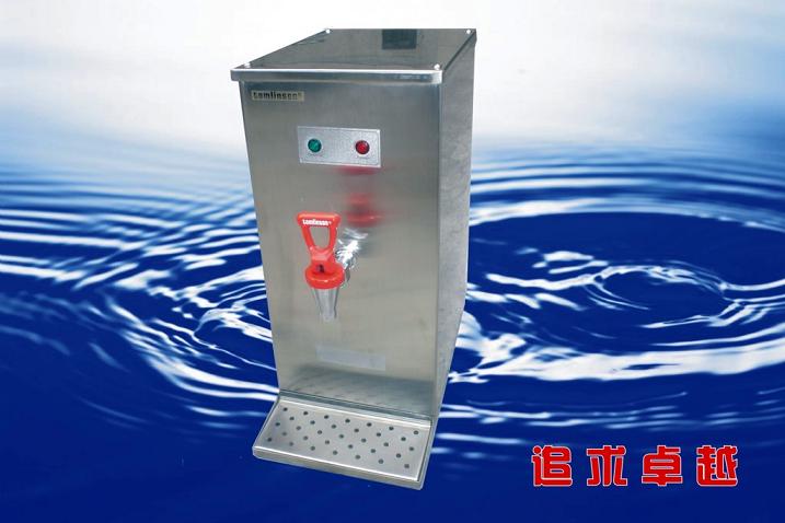 开水机 Tomlinson全自动商务开水机现已获得技术授权 , 给中国商用电开水器行业带来技术飞跃 , 我们的目标是造全球最好的商用电开水器。 高起点 依托强大技术平台支持,与世界一流企业同步制造。tomlinson引进的商用开水器是目前世界技术最先进的开水器。公司严格按照美国公司管理模式开展经营,质量/制造水平/销售与服务与国际规范接轨。 高质量 产品由美国公司监制,符合美国JIS及美国卫生认证,消防认证,节能等方面的要求。胆采用食品级低碳不锈钢及连续氩保焊接工艺,耐100度高温蒸汽腐蚀;