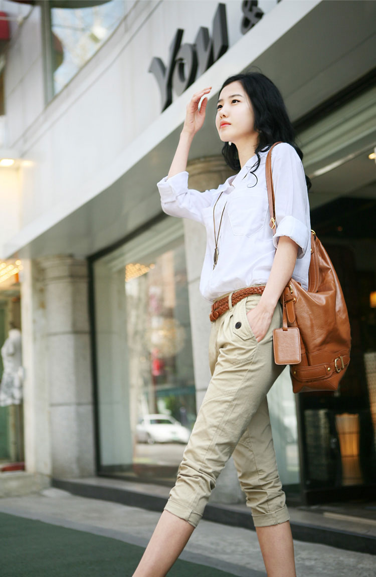 Lady's Cotton Cropped Trousers Beige