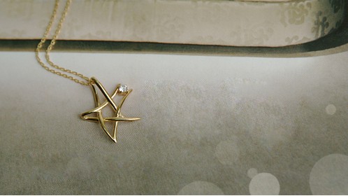 Elegance Pentagram Pendant Necklace Golden