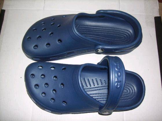 black and blue crocs