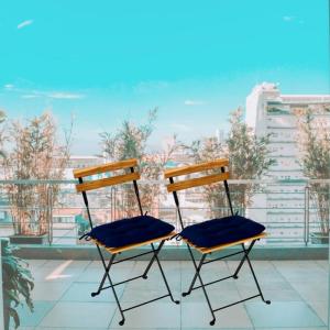 Wholesale teak: Set of Two Folding Solid Teak Wood Power Coating Frame with Waterproof Navy Cushion Outdoor Chairs