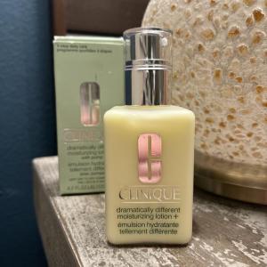 Wholesale moisture: Clinique Dramatically Different Moisturizing Lotion with Pump 4.2oz