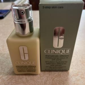 Wholesale lotion: New Clinique Dramatically Different Moisturizing Lotion + with Pump 4.2oz