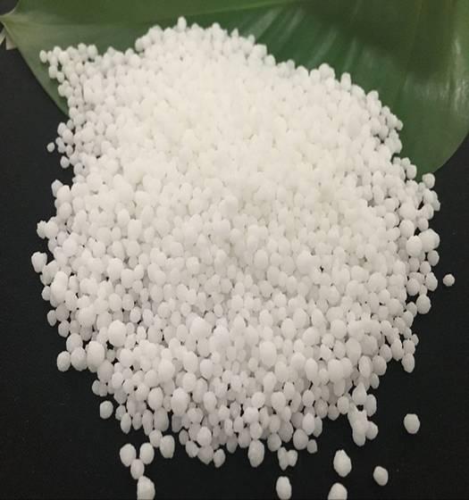 what is urea fertilizer