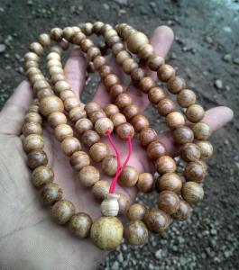 Wholesale agarwood: 8 Mm 108 Beads Wild Real Agarwood Aquilaria Papua Japamala Budhist Prayer Beads