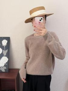 Wholesale clothing sports: 2025 Newest Style 100% Wool Women Fashion Sweater Soft Fuzzy Brush Sweater