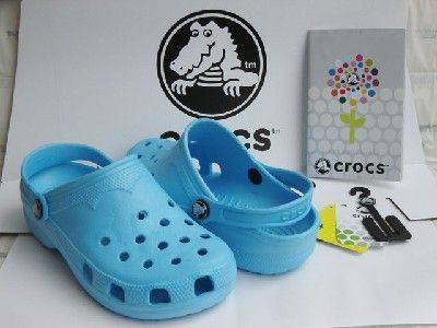 places that sells crocs