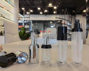 Wholesale acrylic barrier: Cosmetic Plastic Packaging Airless Pump Bottle