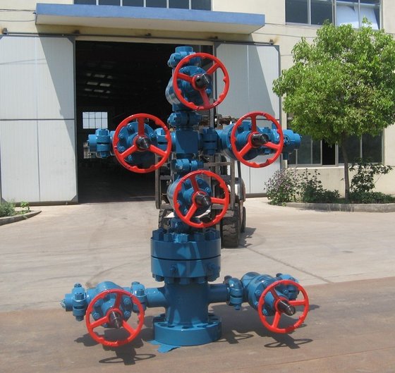 API 6A Wellhead Equipment Christmas Tree Image API 6A Wellhead Equipment Christmas Tree Image