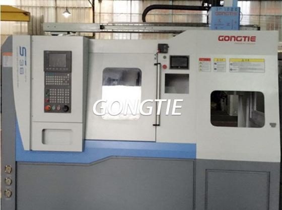 Automatic CNC Lathe with Gantry Loader