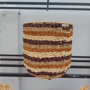 Wholesale handle bags: Wholesale Beach Straw Clutch Basket Bag with Handle
