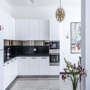 Wholesale modern kitchen cabinet: White Matt Lacqer Poly Modern Kitchen Cabinet