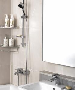 Wholesale faucet: Shower / Lavatory Faucet U Series