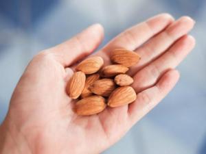 Wholesale raw material: Almonds