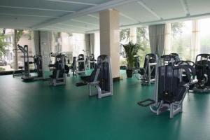 Wholesale w cushions: PVC Sports Flooring for Gym Court