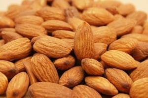 Wholesale plastic label: Best Quality Raw Dried Bitter/Sweet Almonds Nuts