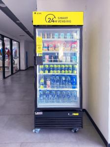 Wholesale beverage bottle: Combo Vending Machine for Snack Drink Vape Beverage Vendor