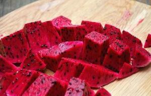 Wholesale best dragon fruit: Frozen Dragon Fruit Red/White Flesh - Best Taste Good Price