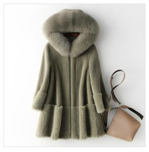 Wholesale winter jackets: Factory Wholesale Outfit Warm Women's Sheepskin Wool Plush Coat Hooded Winter Jacket