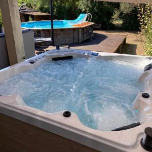 Wholesale spa pool: 6-person Hot Tub Spa V02