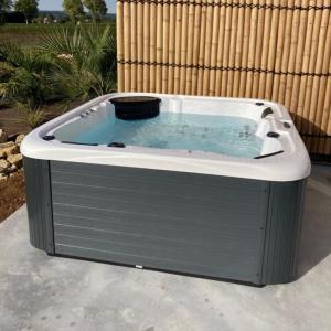 Wholesale yard lights: Below Ground 5-person Hot Tubs and Jacuzzi Outdoor V01