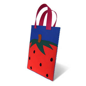 Wholesale for educational kits: DIY Felt Sewing Kit Educational Toy for Children Safe Needle Bag Strawberry