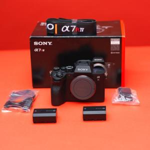 Wholesale digit camera: Top Sony Alpha A7 III 24 Megapixel Full Frame Digital Camera with 28 70mm Lens Brand New