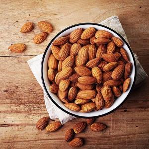 Wholesale nut: Raw and Sweet Almonds Nuts At Factory Price / Californian Almond Nuts.