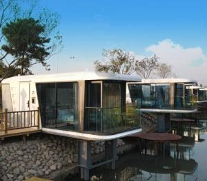 Wholesale bathroom cabin: FD-02 Capsule House Tiny Prefab Container House Mibile Cabin Capsule House with One Bedroom Bathroom