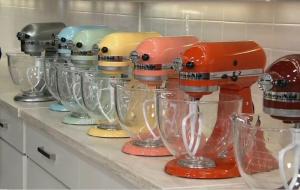 Wholesale glass: KitchenAid 5-qt Artisan 325W Tilt-Head Stand Mixer W/ Glass Bowl KSM154GBQ4 New