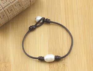 Wholesale leather bracelets: Single Leather One Pearl Bracelet Handmade Pearls Jewelry On Leather Cord for Women