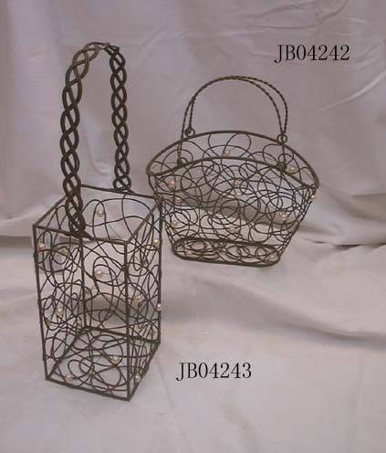 Metal Wire Basket In Wild Wire And With Pearl Decoration Id