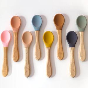 Wholesale infant: 100% Safe Bpa Free Toddler Weaning Feeding Soft Spoons Infant Silicone Spoons with Wooden Handle