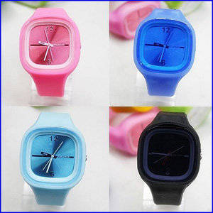 Wholesale silicone jelly watch: Design Quartz Movt Women Charm Silicone Jelly Watches