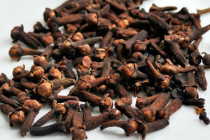 Wholesale black pepper: Cloves Spices