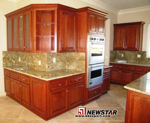 Solid Cherry Wood Kitchen Cabinets with Granite Countertop and Kitchen