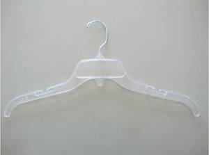 plastic hangers wholesale