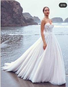 Lace Applique Bodice Sweetheart Neckline Ruffle Skirt Wedding