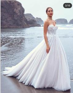 Wholesale wedding dresses: Lace Applique Bodice Sweetheart Neckline Ruffle Skirt Wedding Dress
