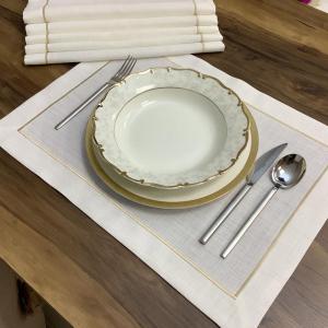 Wholesale Tableware: Gold Stitched Place Mat