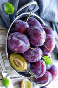 Wholesale plums: Fresh Juicy Red Plums Tasty Delicious High Quality Sweet Plum